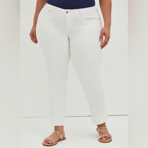 WHITE TORRID MID-RISE JEANS (18S)